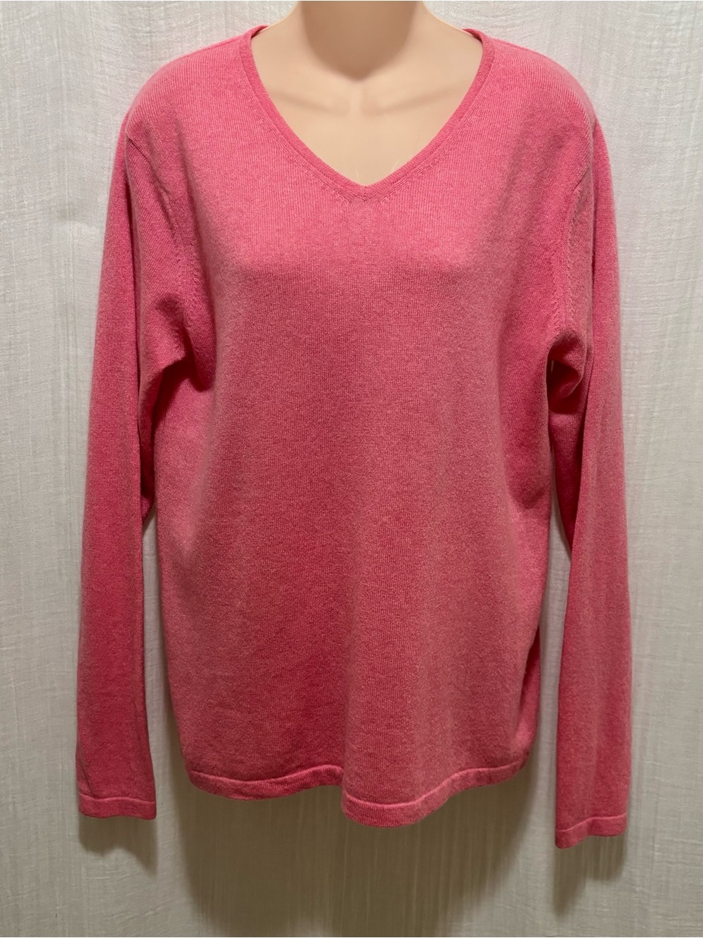 L.L.Bean Womens 100% Cashmere pink V-neck pullover sweater long sleeve size M